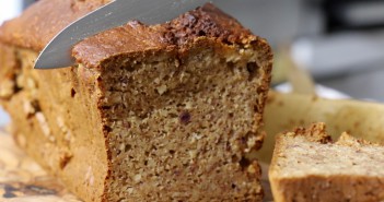 Cake moelleux à la banane et aux amandes sans beurre et sans sucre ajouté