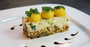 Crabe fondant citronné, à la coriandre, mangue et noix de cajou