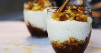 Riz au lait, pommes et caramel au beurre salé